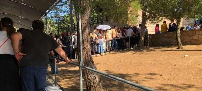 Ουρές πιστών στον τάφο του Αγ. Παΐσιου – Από όλη την Ελλάδα (Εικόνες-Βίντεο)